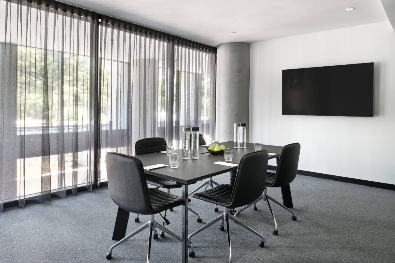 Midnight Hotel, Autograph Collection Canberra Luaran gambar Meeting room at the University of Nottingham