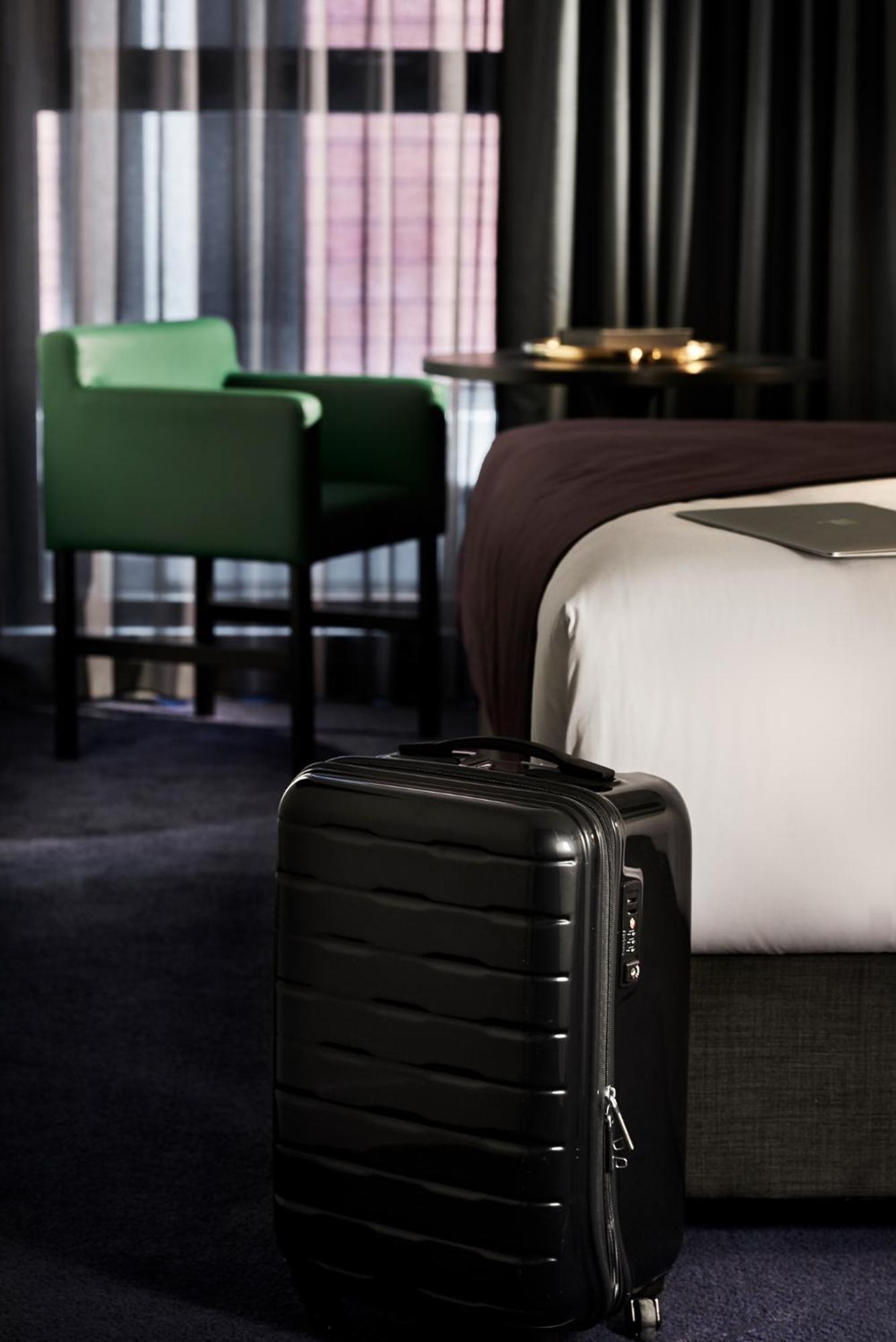 Midnight Hotel, Autograph Collection Canberra Luaran gambar A suitcase