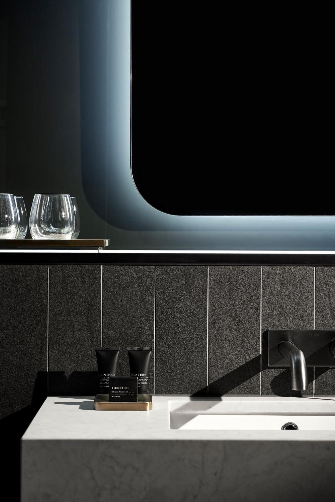 Midnight Hotel, Autograph Collection Canberra Luaran gambar A kitchen with a black granite countertop